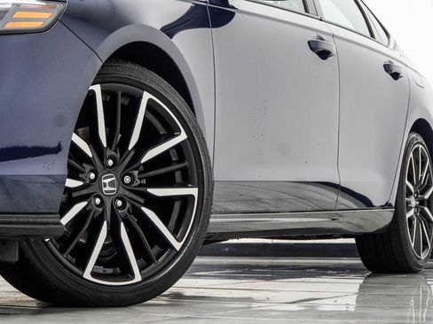 Used 2023 Honda Accord Touring image 3