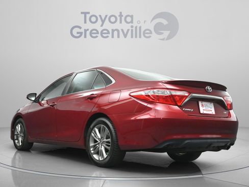Used 2017 Toyota Camry SE w/ Moonroof Package FWD image 8