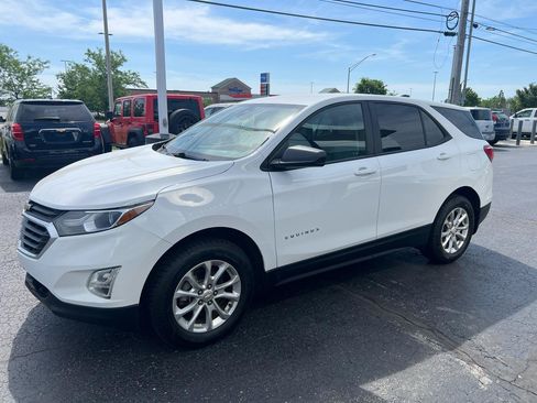 Used 2021 Chevrolet Equinox LS AWD/4WD image 2
