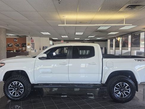 Used 2020 Toyota Tacoma TRD Sport w/ Technology Package AWD/4WD image 2