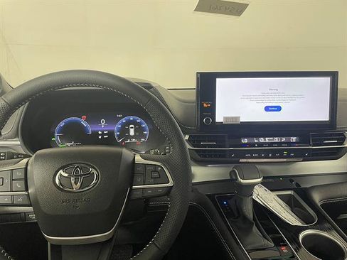 New 2026 Toyota Sienna XSE AWD/4WD image 19