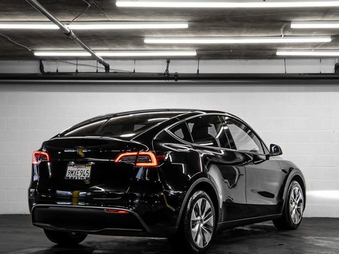 Used 2023 Tesla Model Y Long Range image 5