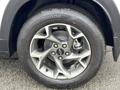 New 2026 Chevrolet Trax LT w/ LPO, Blackout Package image 9