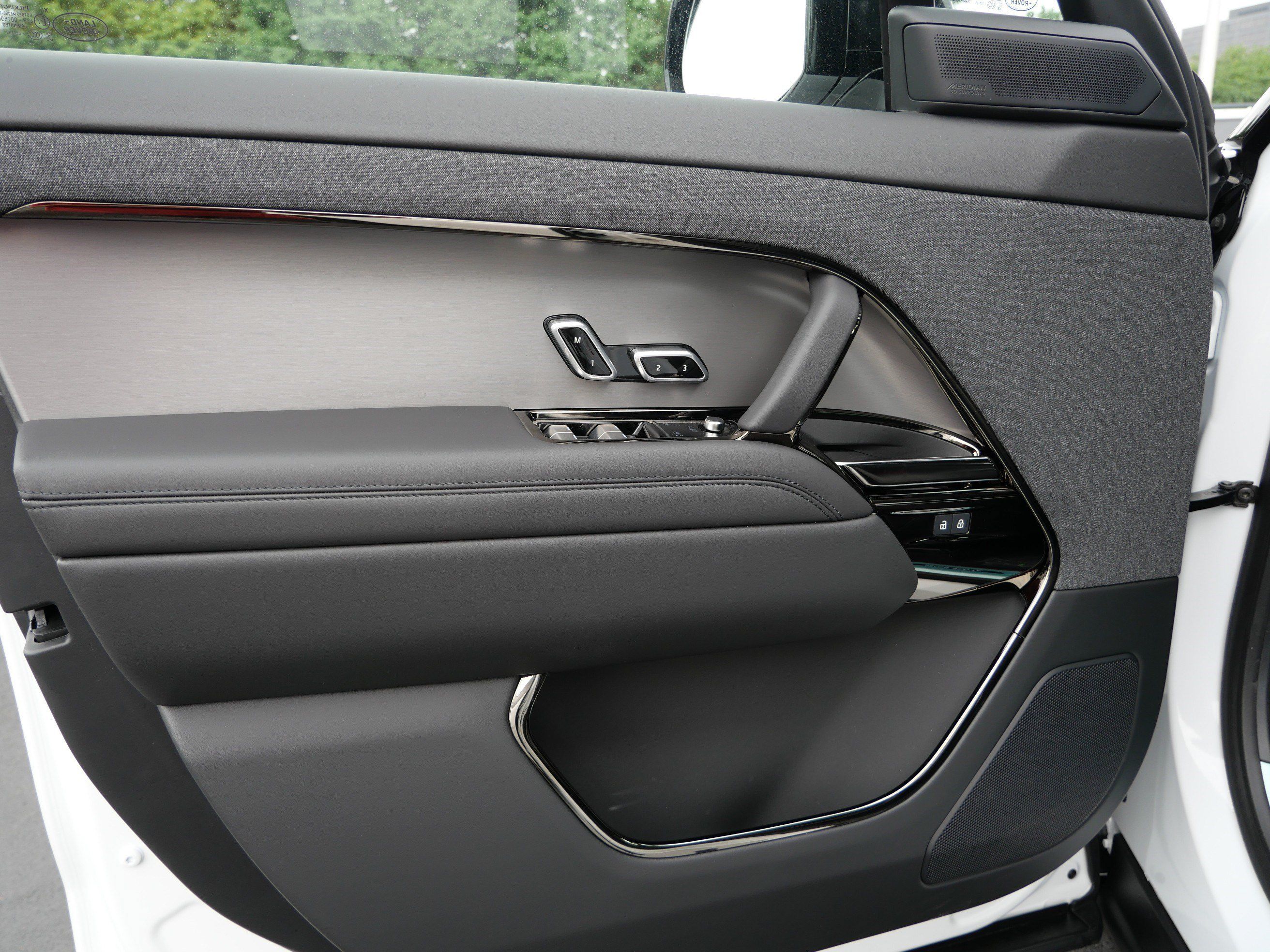 New 2026 Land Rover Range Rover Sport SE AWD/4WD image 4