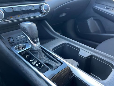 Used 2025 Nissan Sentra SV image 41