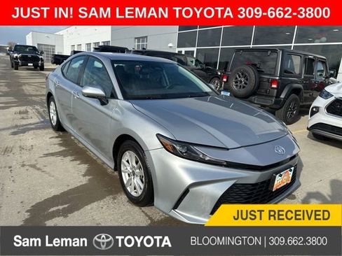 Used 2025 Toyota Camry LE image 1
