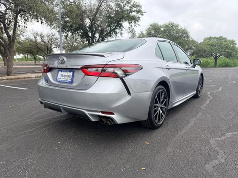 Used 2022 Toyota Camry SE FWD image 7