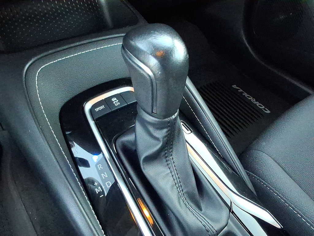Used 2022 Toyota Corolla SE w/ SE Preferred Package FWD image 18