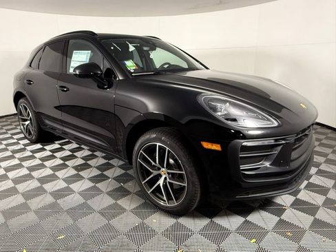 Certified 2026 Porsche Macan AWD/4WD image 9