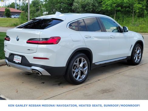 Used 2025 BMW X4 xDrive30i w/ Premium Package AWD/4WD image 3
