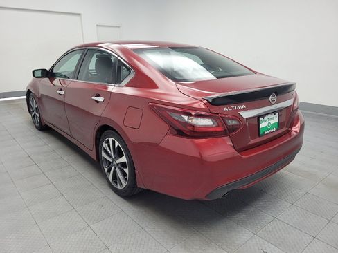 Used 2017 Nissan Altima 2.5 SR w/ Interior Lighting Package FWD image 5
