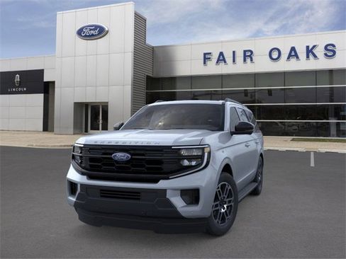 New 2025 Ford Expedition Active image 2