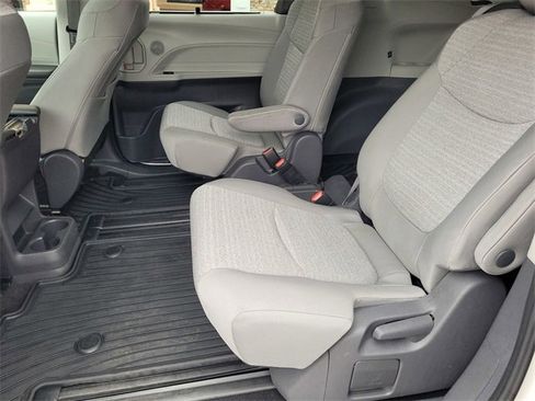 Certified 2021 Toyota Sienna LE w/ LE Plus Package image 18