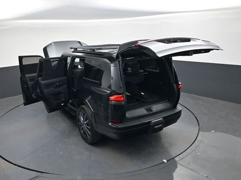 Used 2024 Lexus GX 550 w/ Accessory Package (31) image 38