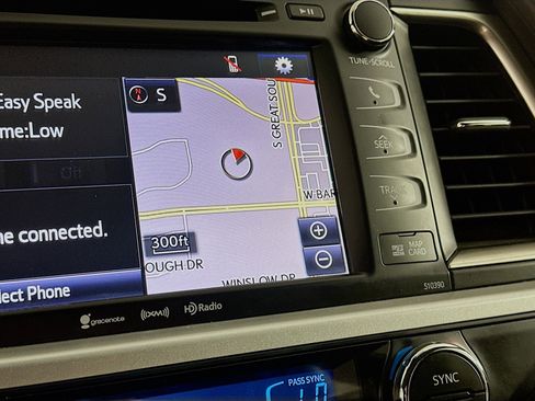 Used 2019 Toyota Highlander XLE FWD image 22