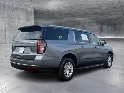 Used 2022 Chevrolet Suburban LT image 5