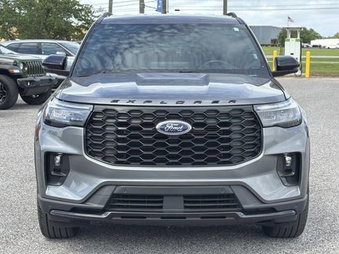 Used 2025 Ford Explorer ST-Line w/ ST-Line Street Pack AWD/4WD image 2