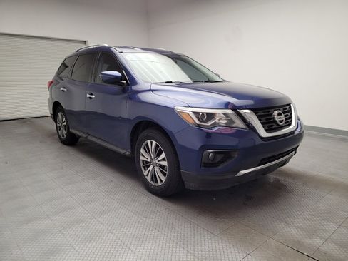 Used 2018 Nissan Pathfinder SV w/ SV Tech Package FWD image 11