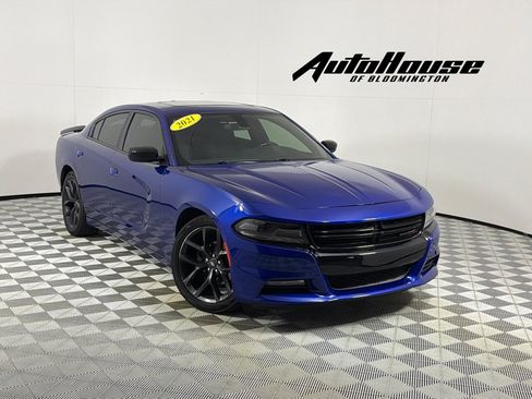 Used 2021 Dodge Charger SXT w/ Blacktop Package RWD image 1