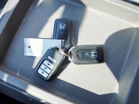 Used 2016 Honda Odyssey Touring Elite image 27