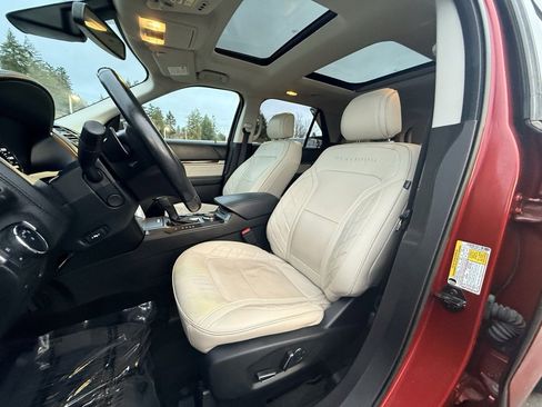 Used 2017 Ford Explorer Platinum image 16