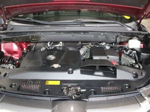 Used 2019 Toyota Highlander XLE image 14