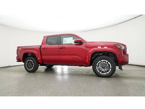 Used 2025 Toyota Tacoma TRD Sport AWD/4WD image 34
