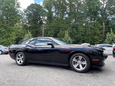 Used 2018 Dodge Challenger SXT image 14