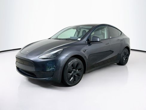 Used 2025 Tesla Model Y Long Range RWD image 3