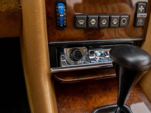 Used 1987 Mercedes-Benz 560 SL image 24