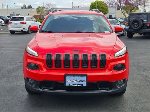 Used 2018 Jeep Cherokee Latitude w/ Altitude Package AWD/4WD image 9