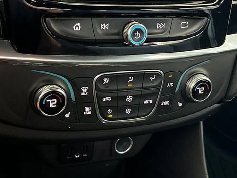 Used 2023 Chevrolet Traverse LT FWD image 28