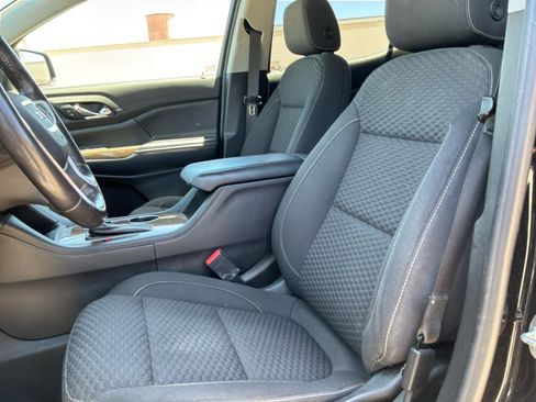 Used 2019 GMC Acadia SLE FWD image 17