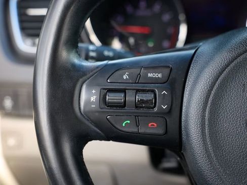 Used 2017 Kia Sedona LX w/ LX Essentials Premium Package image 28