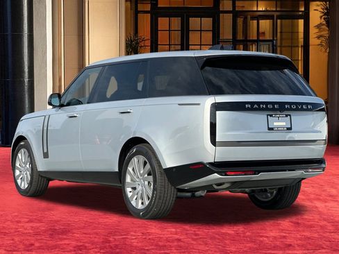 New 2025 Land Rover Range Rover Long Wheelbase SE image 4