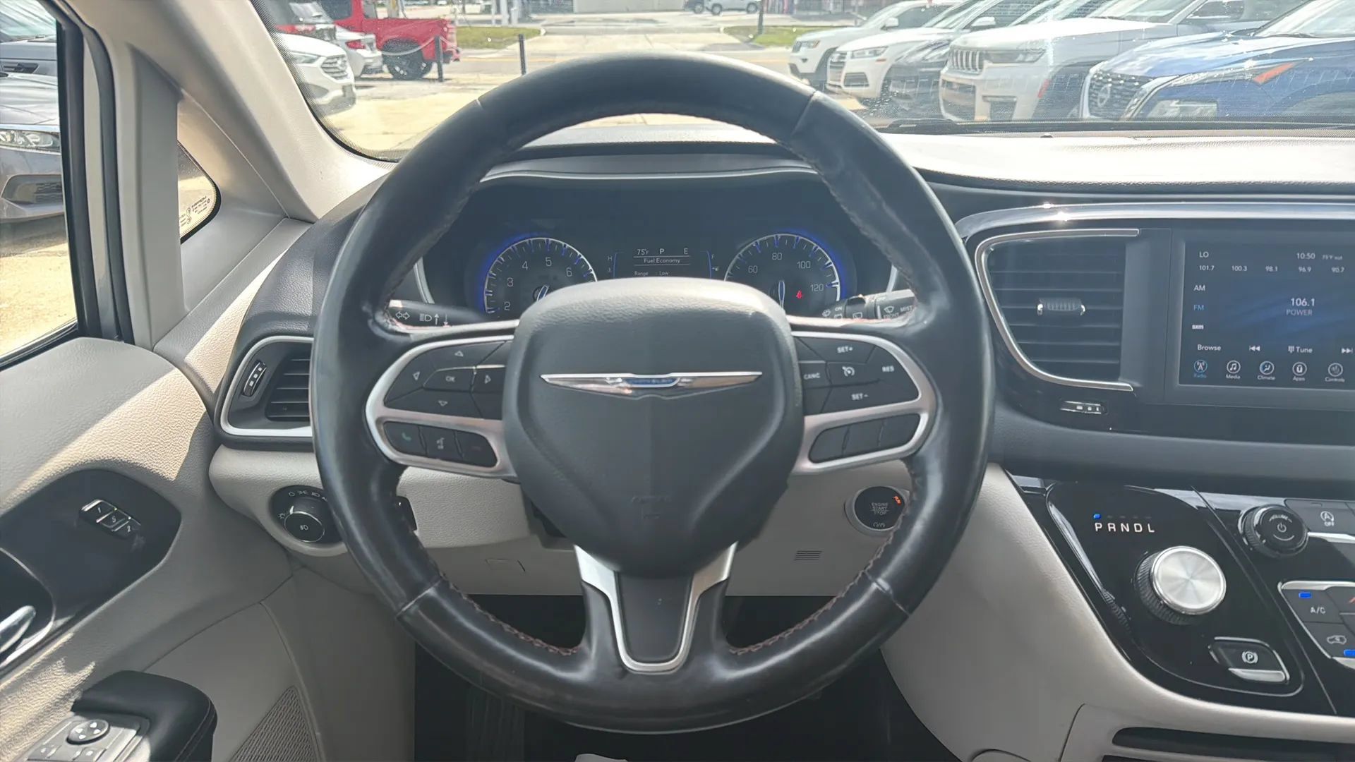 Used 2020 Chrysler Pacifica Touring-L FWD image 10