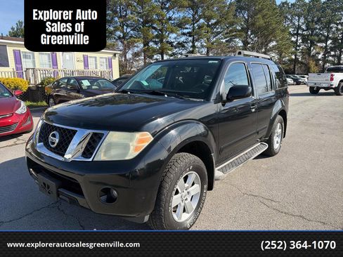 Used 2010 Nissan Pathfinder SE image 1