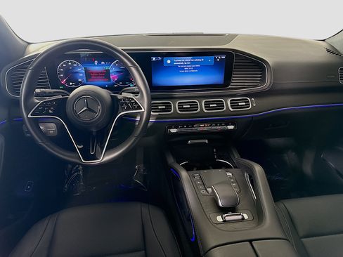 Used 2025 Mercedes-Benz GLS 450 4MATIC image 17