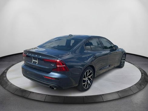 Used 2020 Volvo S60 T5 Momentum image 5