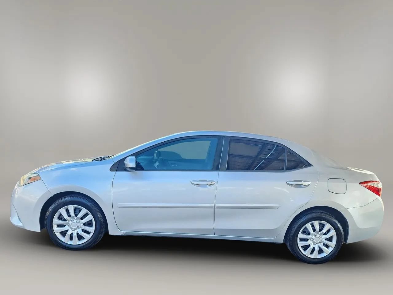 Used 2015 Toyota Corolla LE FWD image 16