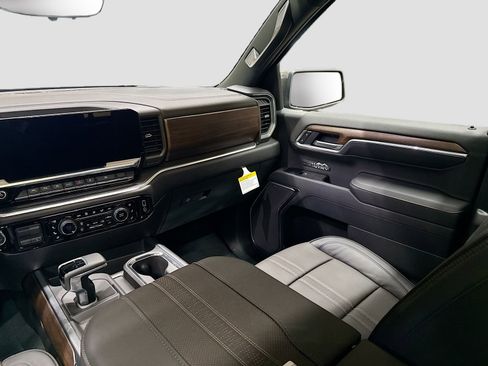 New 2026 Chevrolet Silverado 1500 High Country AWD/4WD image 28