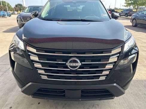 Used 2025 Nissan Rogue SV AWD/4WD image 2