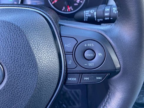 Used 2020 Toyota RAV4 XLE Premium image 17