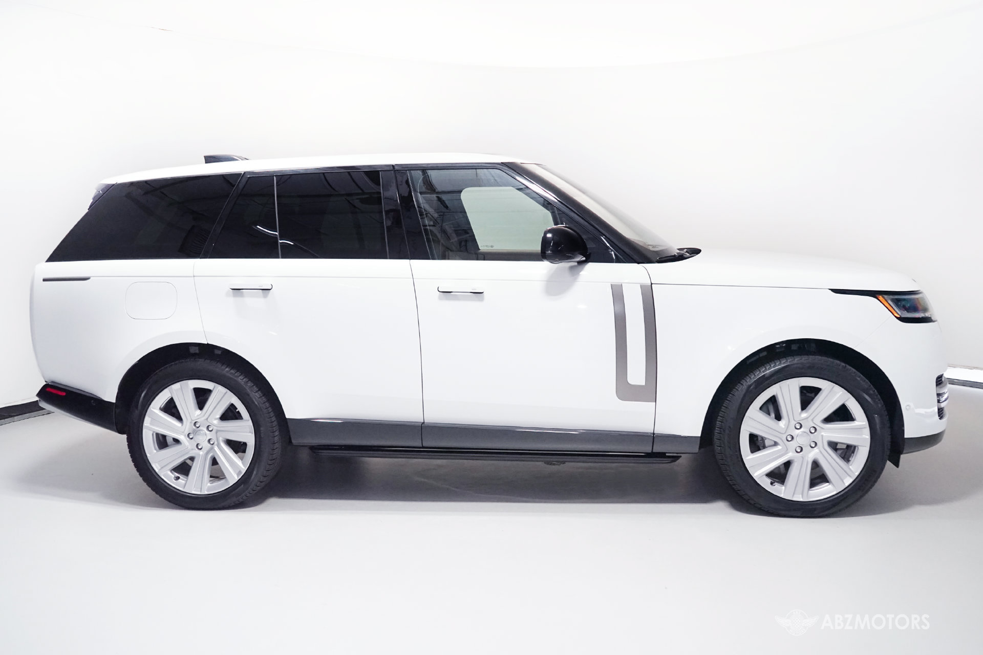 Used 2023 Land Rover Range Rover SE AWD/4WD image 3