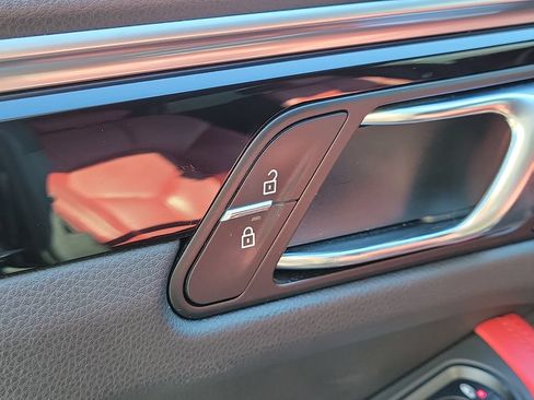 Certified 2021 Porsche Macan S AWD/4WD image 25