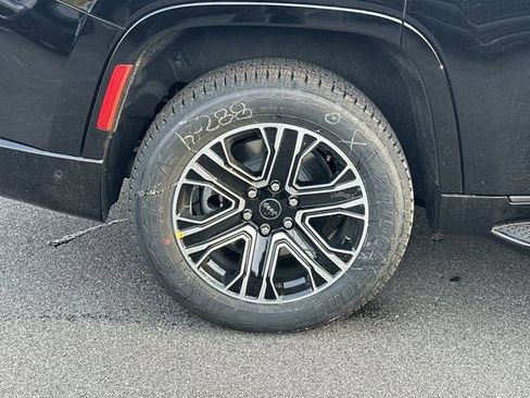 New 2026 Jeep Grand Wagoneer Base image 20