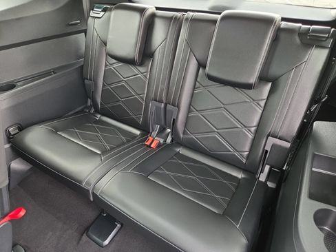 Used 2024 Volkswagen Atlas SE w/ Panoramic Sunroof Package AWD/4WD image 22