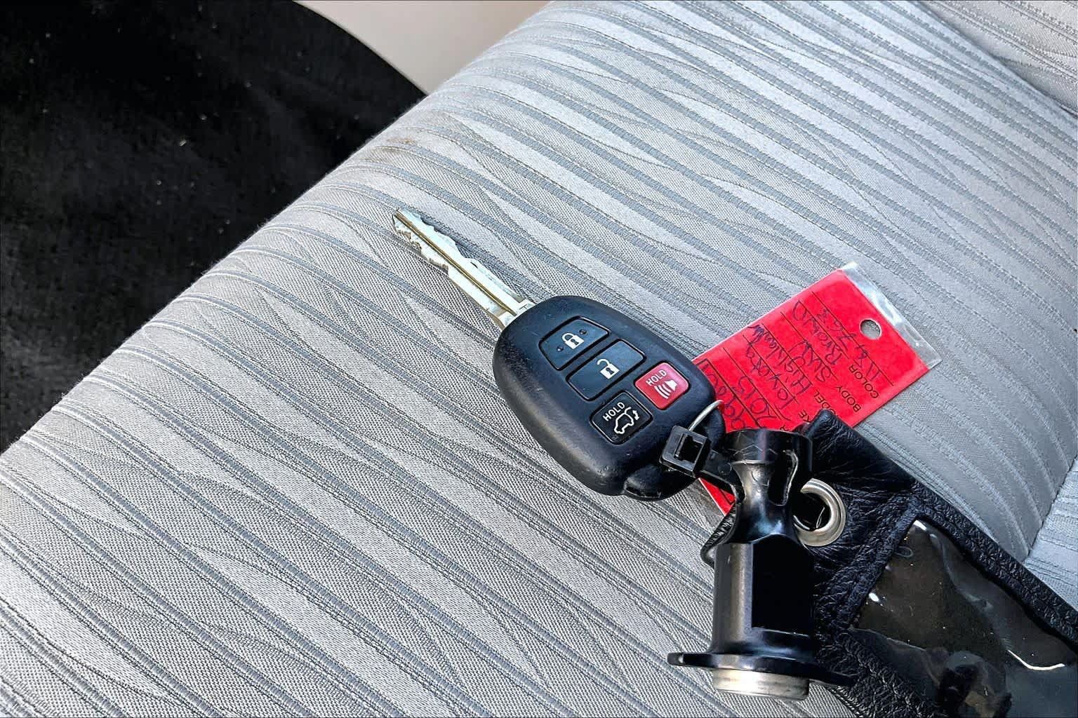 Used 2015 Toyota Highlander Plus FWD image 14