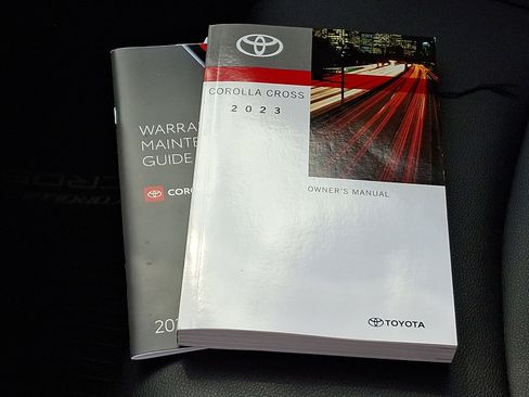 Used 2023 Toyota Corolla Cross XLE image 25