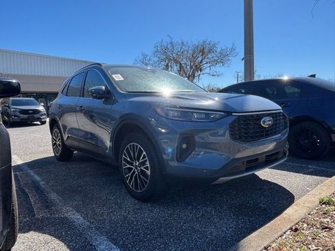 Used 2025 Ford Escape SE w/ PHEV Premium Package image 7